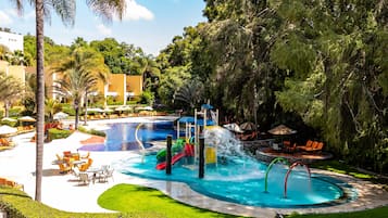 Outdoor pool, pool umbrellas