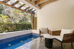 Deluxe with plungepool | Down duvets, in-room safe, blackout curtains, iron/ironing board