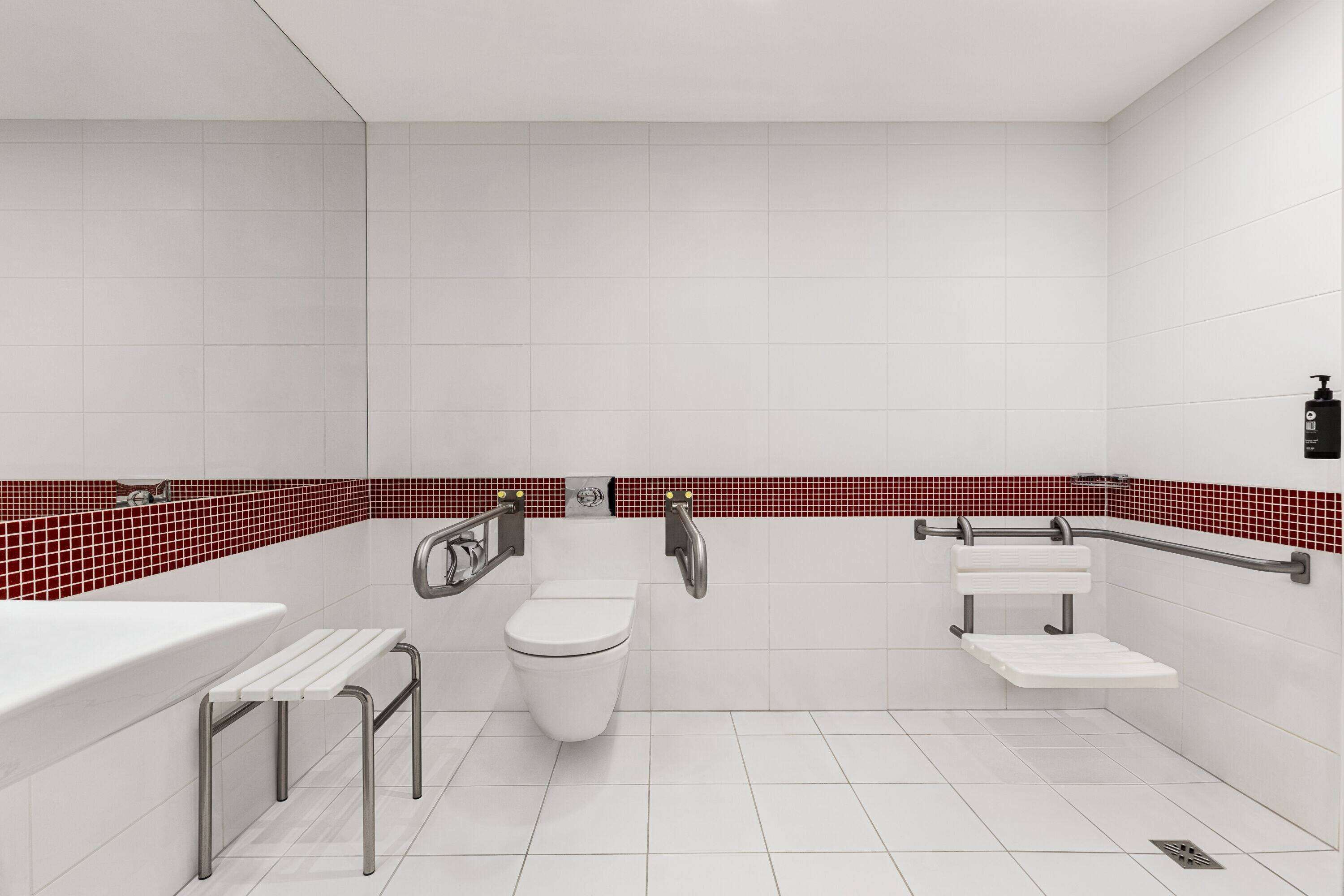 Kamar mandi difabel