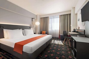 ห้องคอมฟอร์ท | มินิบาร์, ตู้นิรภัยในห้องพัก, ตกแต่งพิเศษโดยเฉพาะ, โต๊ะทำงาน