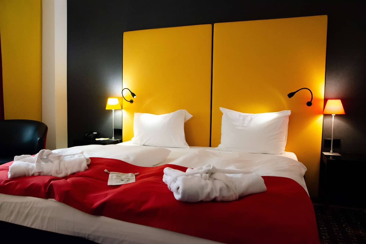 Comfort Room, Accessible | Minibar, in-room safe, individually furnished, desk