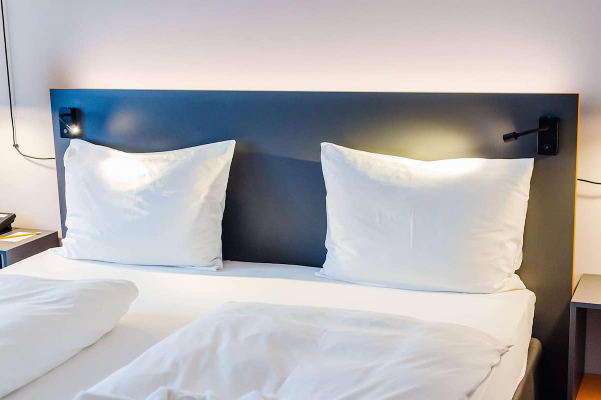 comfort room | minibar, in-room safe, individually furnished, desk