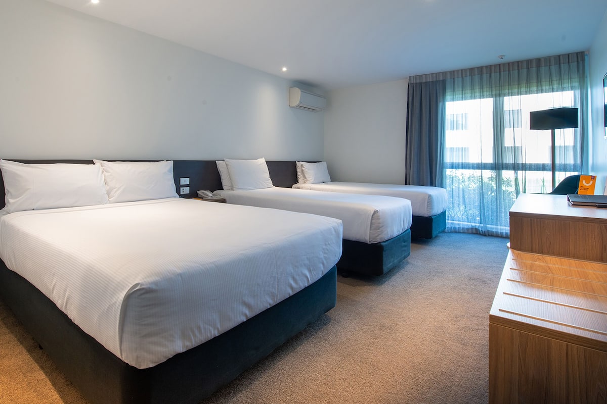 1 bedroom, in-room safe, desk, laptop workspace