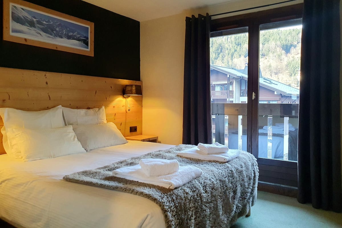 1 bedroom, in-room safe, desk, iron/ironing board