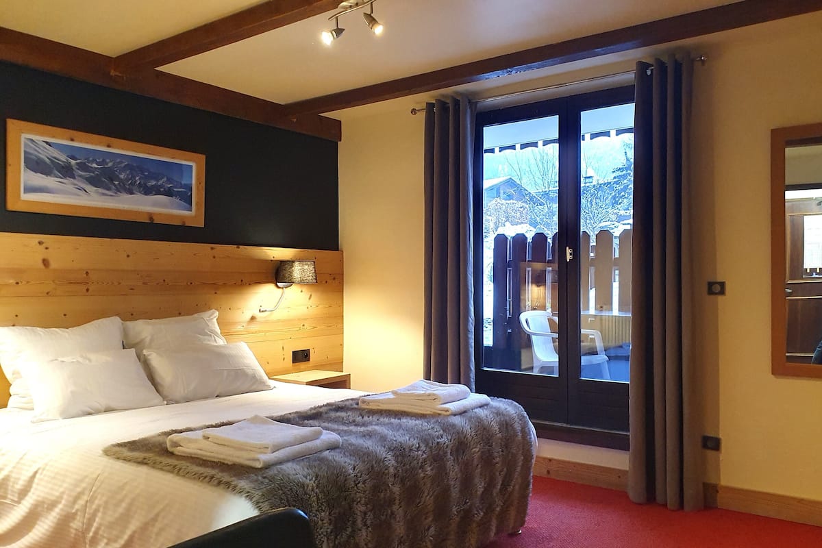 double room mont-blanc side | 1 bedroom, in-room safe, desk, iron/ironing board