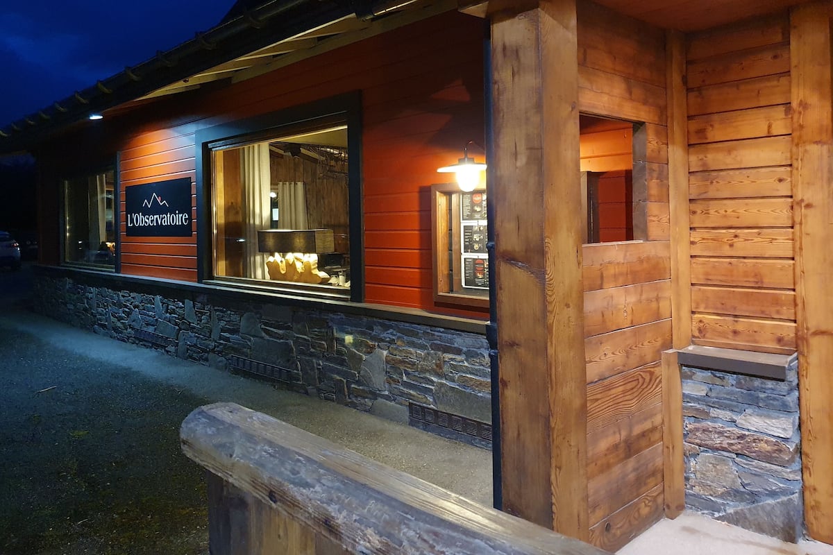 breakfast and dinner served, regional cuisine