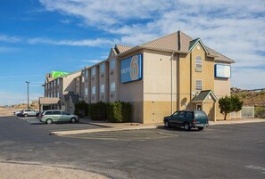 Front of property - Motel 6 Bernalillo, NM (Bernalillo)