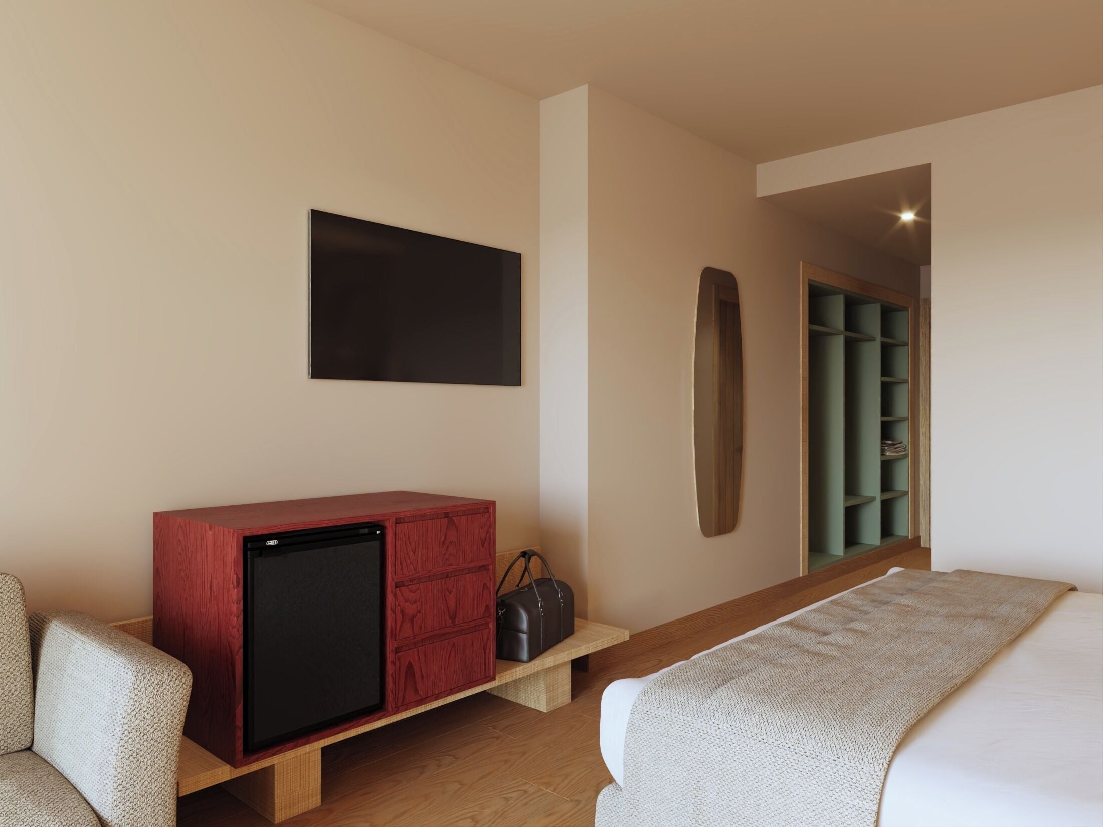 Una habitación de hotel con una cama, un mueble de madera con televisor, un escritorio pequeño, un espejo montado en la pared y un estante verde.