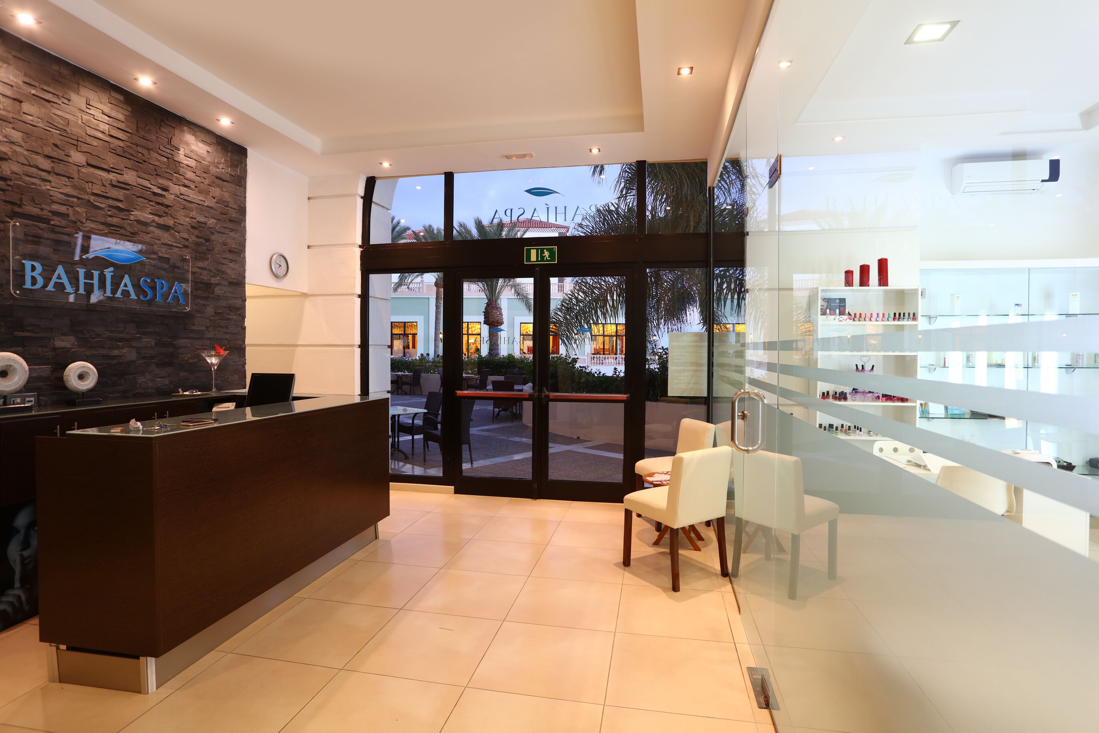 Couples treatment rooms, body treatments, aromatherapy