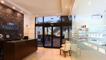 Couples treatment rooms, body treatments, aromatherapy
