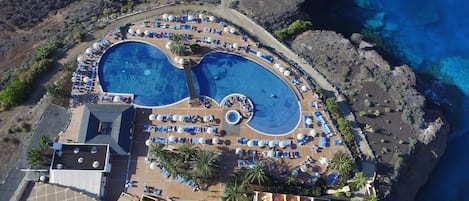 3 outdoor pools, open 10:00 AM to 8:00 PM, pool umbrellas, pool loungers