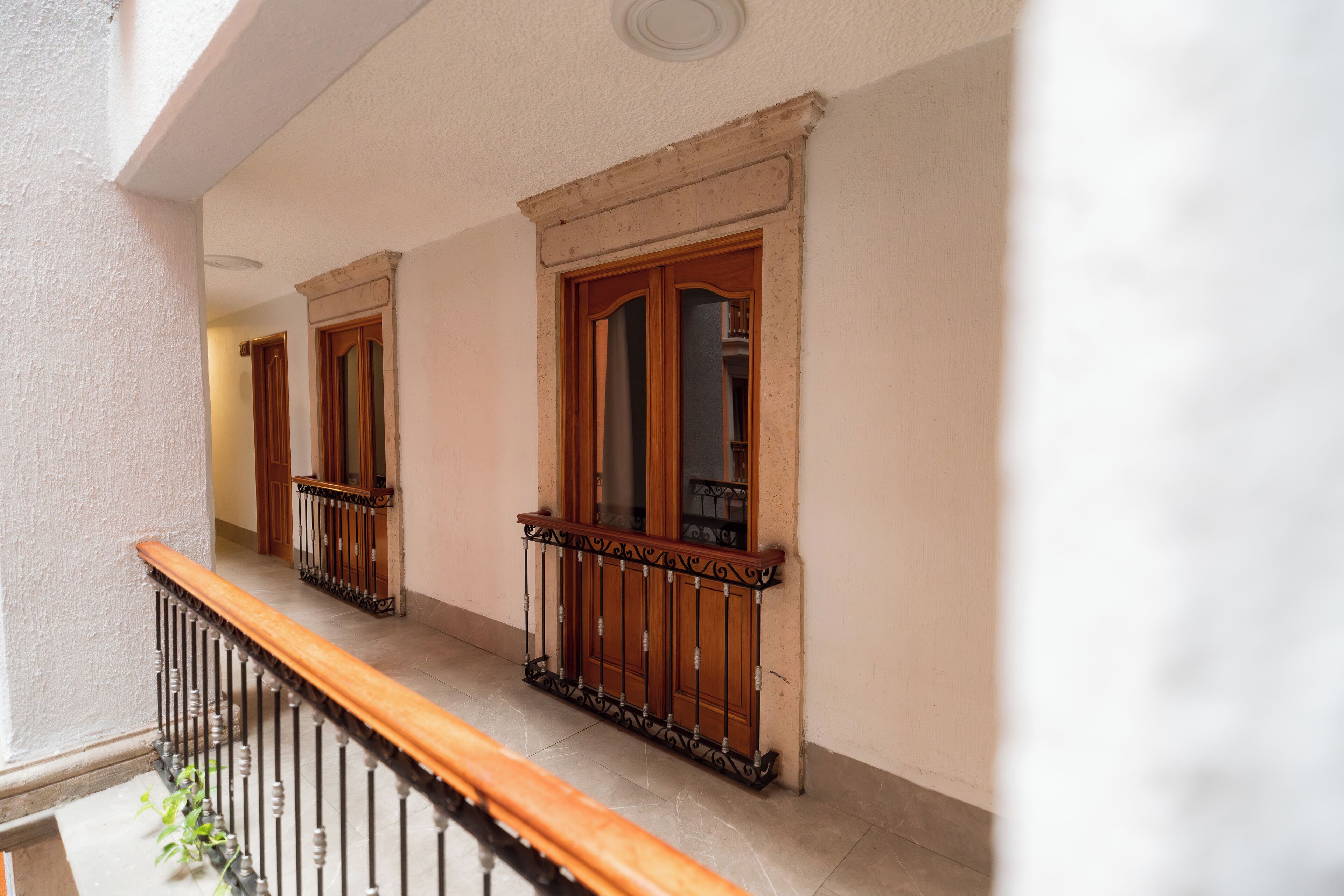 27-inch flat-screen tv with cable channels, tv