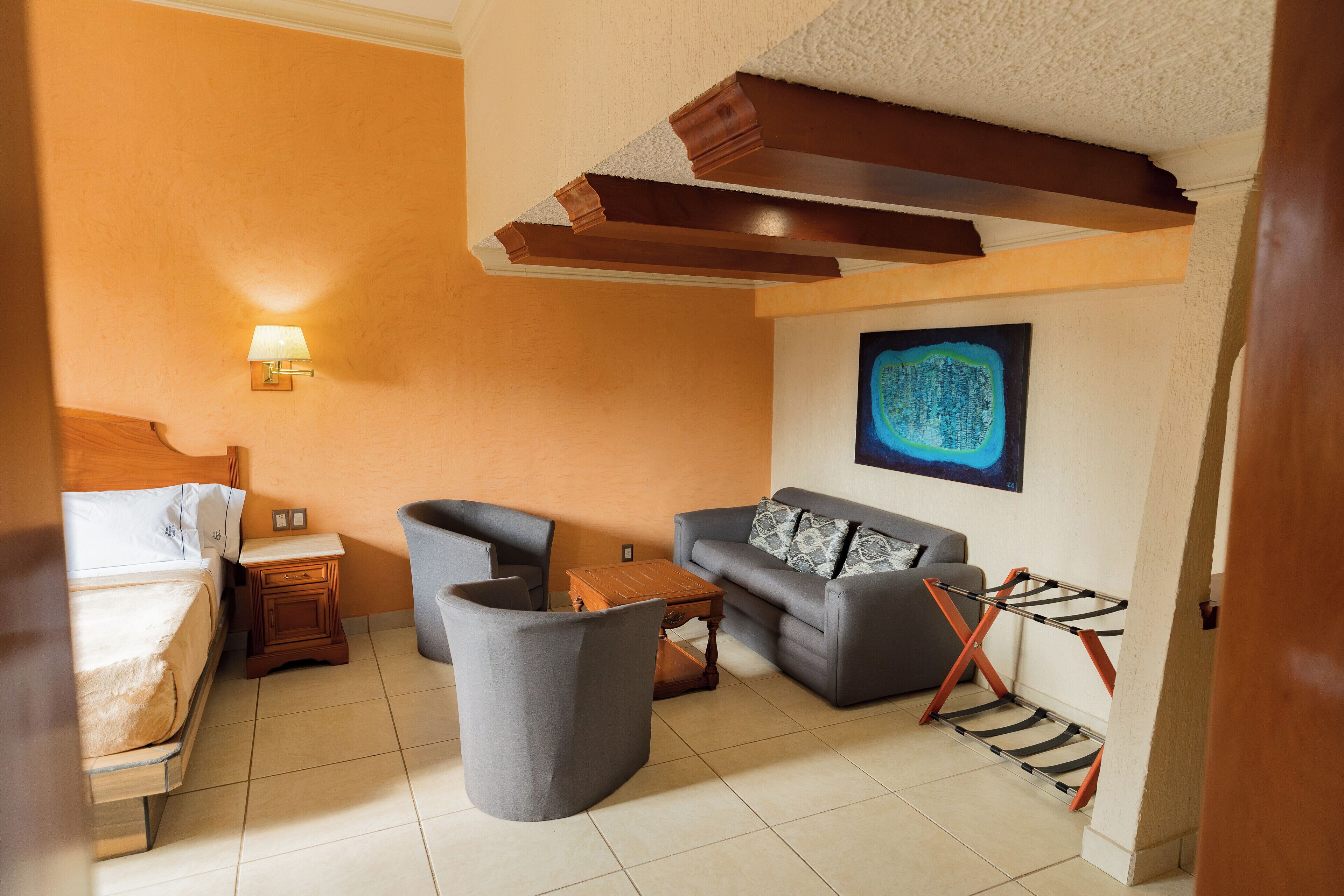 Habitación estándar, 1 cama matrimonial | Caja de seguridad en la habitación y escritorio 