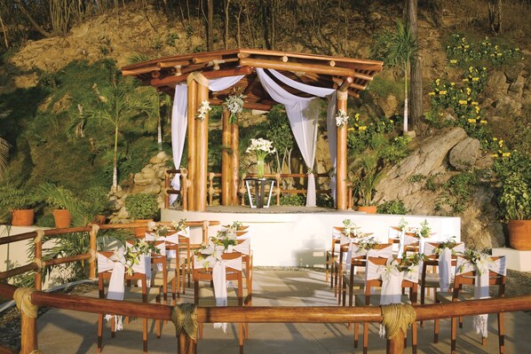 Outdoor dining - Dreams Huatulco Resort & Spa - All Inclusive (Santa María Huatulco)
