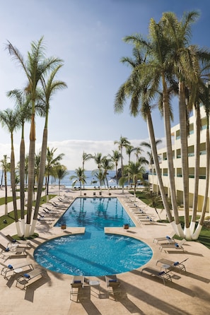 6 outdoor pools, open 6:00 AM to 8:00 PM, pool umbrellas, sun loungers
