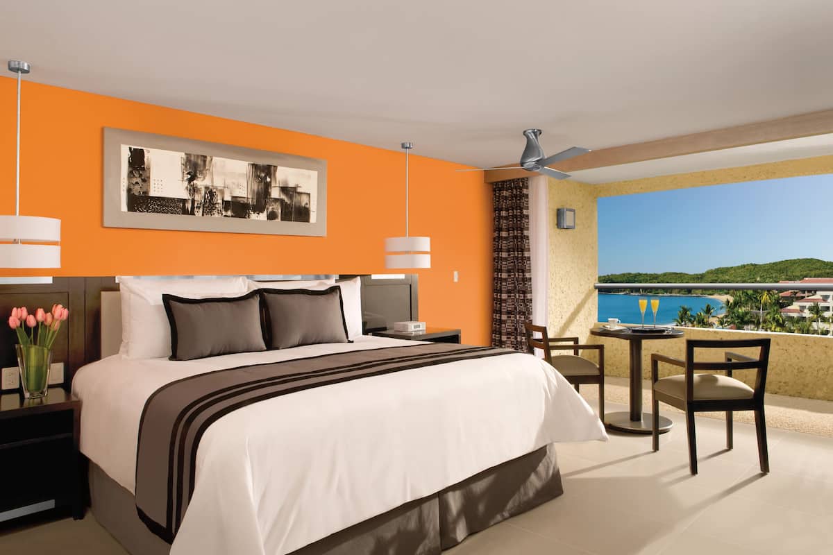 Deluxe Room, 1 King Bed, Partial Ocean View | 1 bedroom, down comforters, minibar, in-room safe