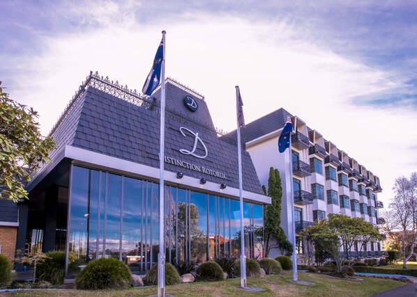 A modern building with a distinctive roof and large windows, labeled "DISTINCTION ROYAL."