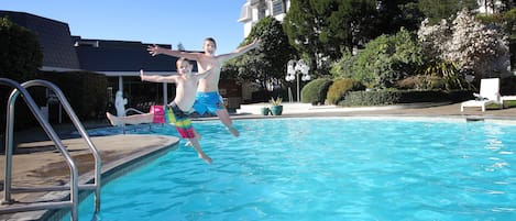 Outdoor pool, pool umbrellas, sun loungers