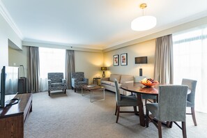 Svit Executive | Vardagsrum | 43-tums LCD-tv med kabelkanaler och tv