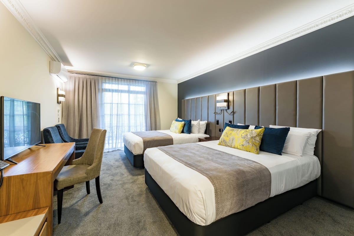 Deluxe Twin Room | 1 bedroom, in-room safe, desk, laptop workspace