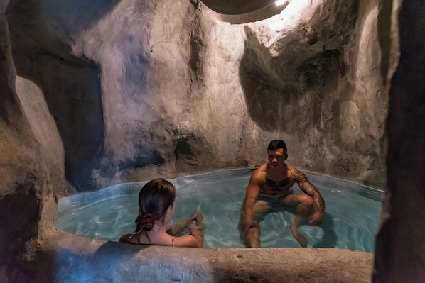 Indoor spa tub