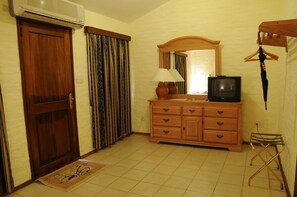 Minibar, alarm clocks, wheelchair access