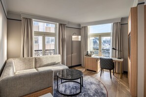 Suite Junior, 1 très grand lit, non-fumeur | Vue sur la ville