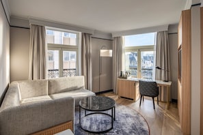 Junior Suite, 1 King Bed, Non Smoking | City view