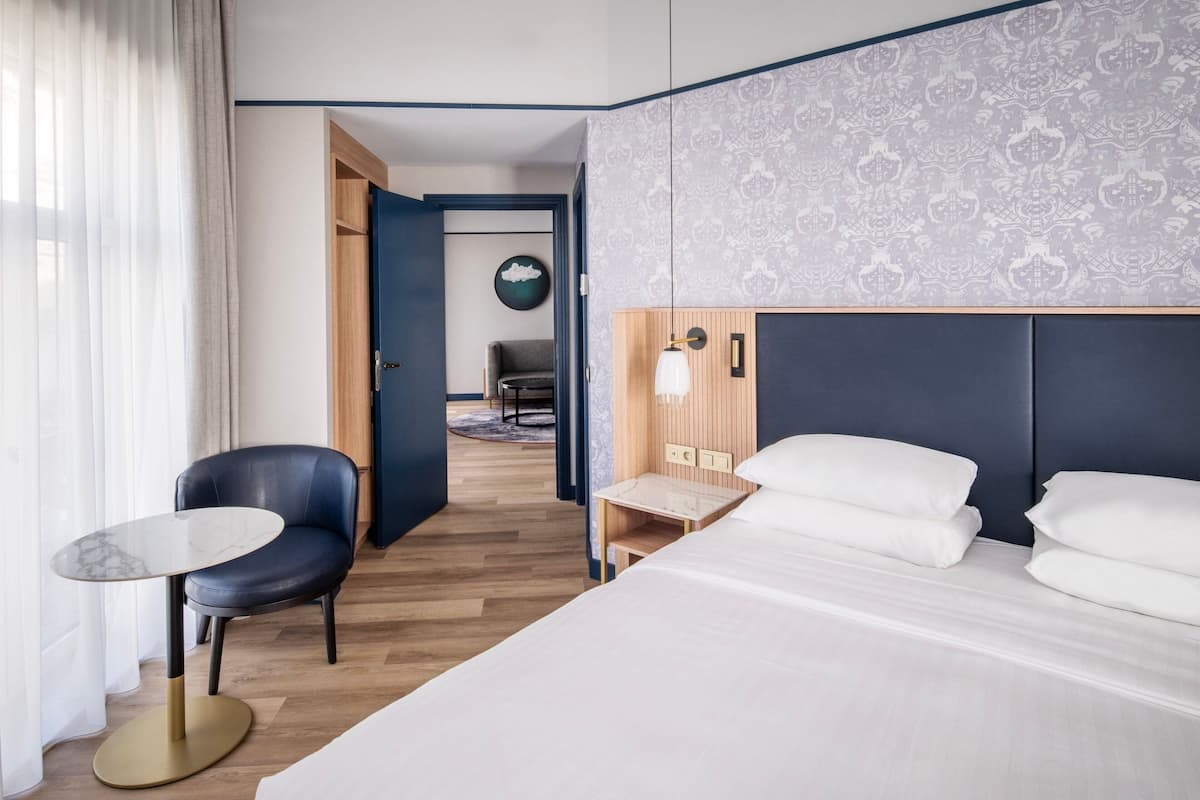 Suite Prestigio, 1 cama matrimonial | Ropa de cama de alta calidad y caja de seguridad en la habitación