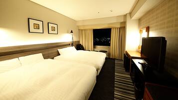 Down duvets, in-room safe, desk, iron/ironing board