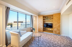 Suite Deluxe, no fumadores | Edredones de plumas, caja fuerte, escritorio y cortinas opacas