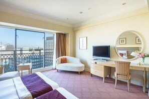 Down duvets, in-room safe, desk, blackout curtains