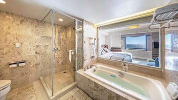 Bañera y ducha independientes, artículos de tocador gratuitos