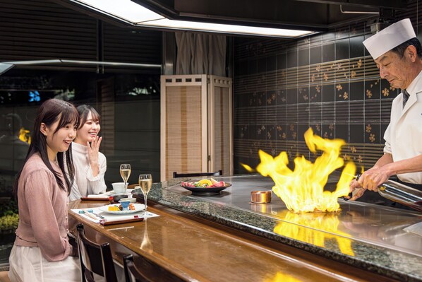 4 restaurants, serveren ontbijt, diner, Japanse gerechten