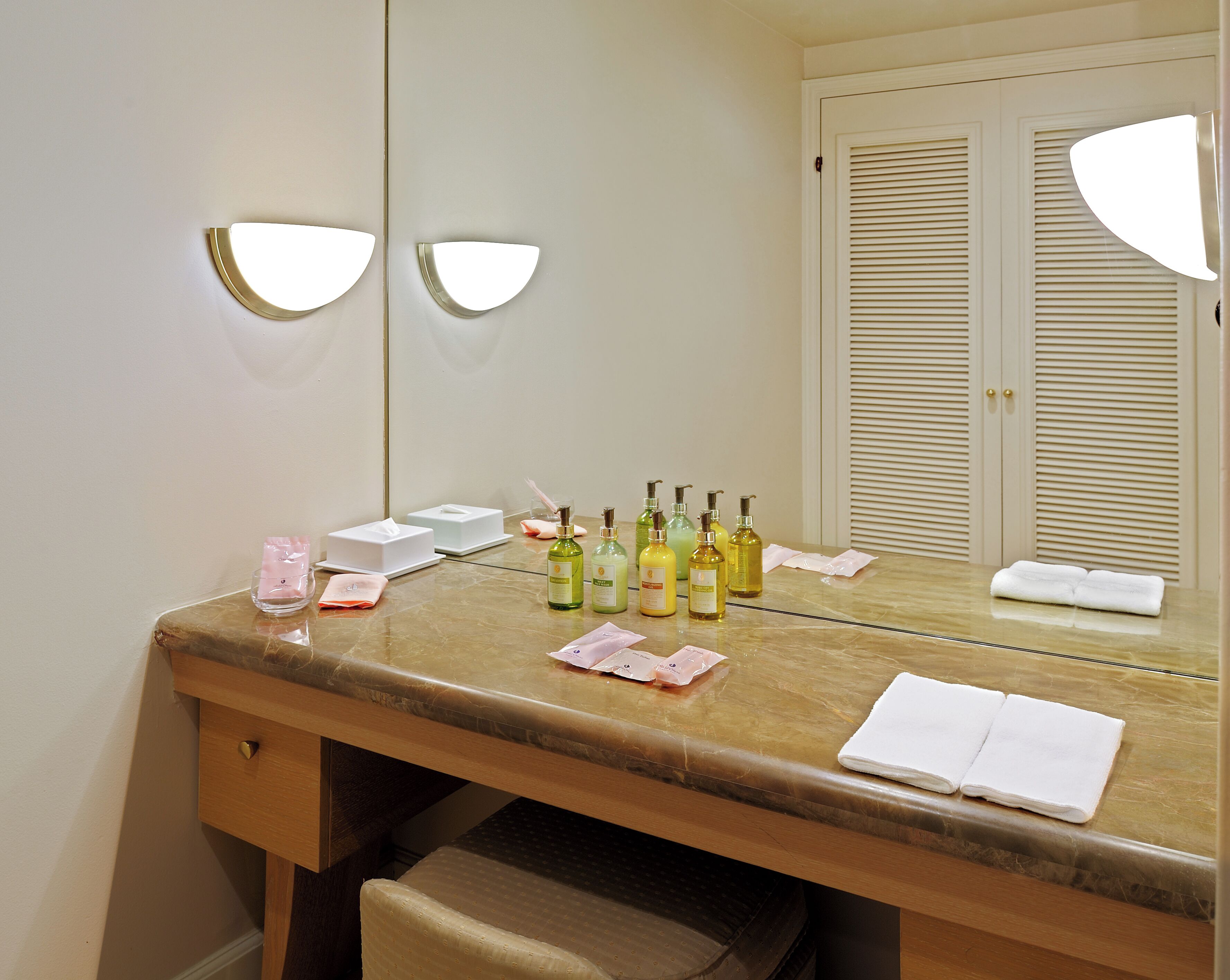 1 bedroom, down duvets, in-room safe, desk