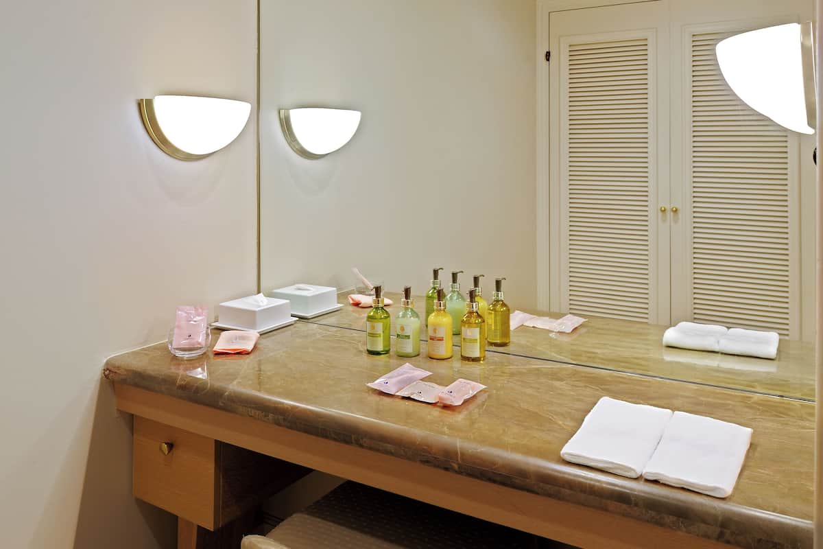 1 bedroom, down duvets, in-room safe, desk