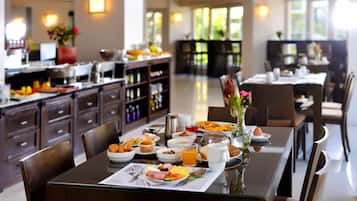 Daily buffet breakfast for a fee