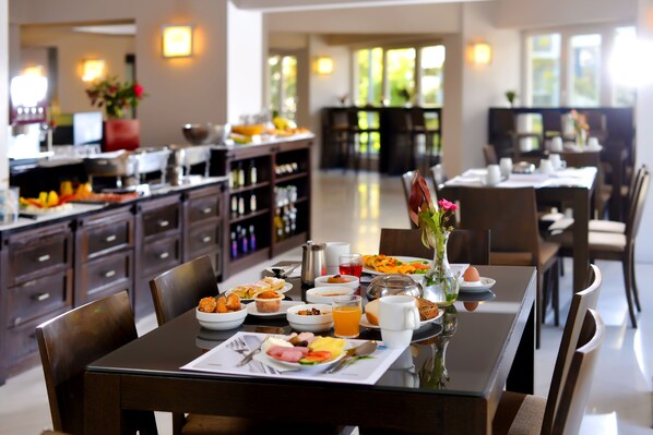 Petit déjeuner buffet servi tous les jours en supplément