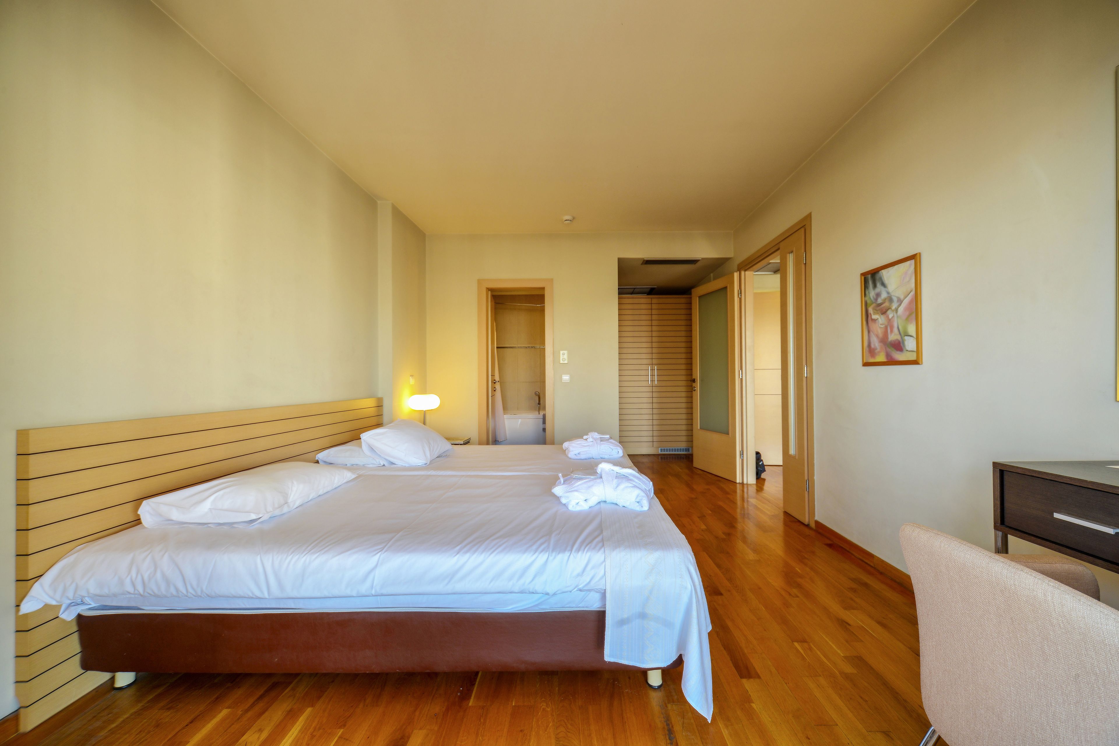 Penthouse, City View | Peralatan tempat tidur hipoalergenik, busa memori, bar mini 