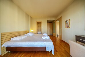 Penthouse, City View | Hypo-allergenic bedding, memory-foam beds, minibar, in-room safe