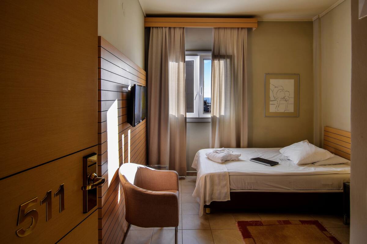 Single Room (Budget) | Hypo-allergenic bedding, memory-foam beds, minibar, in-room safe