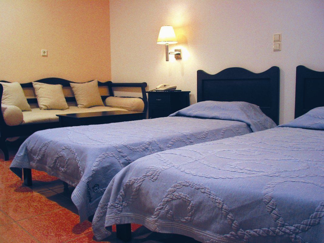 standard triple room, 1 bedroom, non smoking, city view | minibar, in-room safe, individually furnished, desk