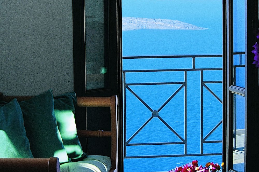 Theoxenia Caldera Hotel