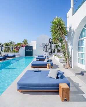 Seasonal outdoor pool, open 8 AM to 7:00 PM, pool umbrellas