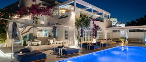 Seasonal outdoor pool, open 8 AM to 7:00 PM, pool umbrellas