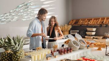 Petit déjeuner préparé à la commande compris tous les jours