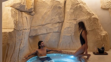 BehandlungsrĂ€ume fĂŒr Paare, Sauna, Whirlpool, Dampfbad