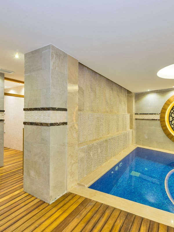 Couples treatment rooms, sauna, steam room, Turkish bath