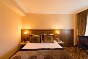 Chambre double pour 1 personne | Literie de qualité, minibar, coffre-fort, décor unique