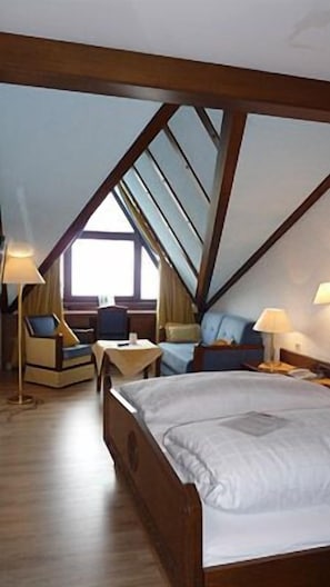 Minibar, coffre-fort, bureau, rideaux d’obscurcissement